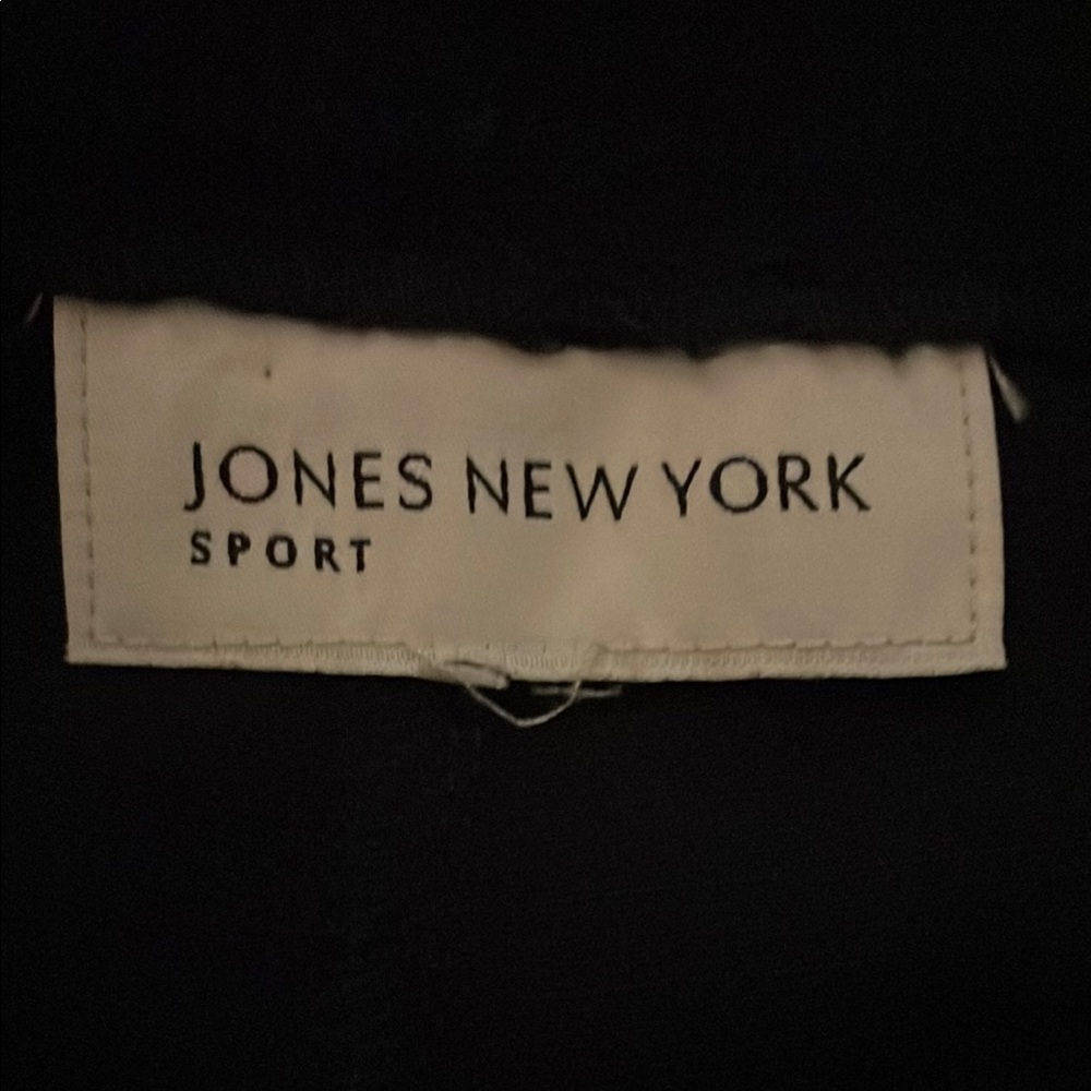 SUMMER CLOSE OUT SALE! Jones New York Black Cargo Shorts - Picture 2 of 4